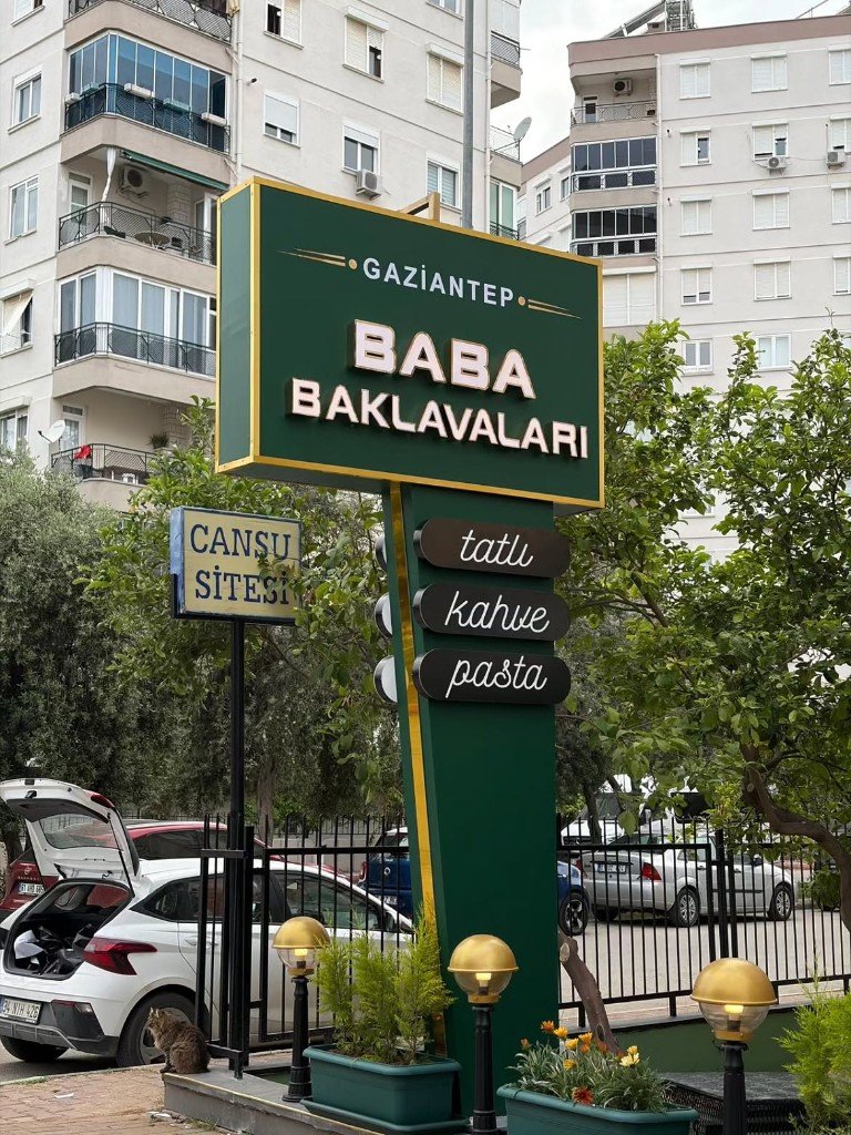 Baba Baklavaları Cephe & Totem